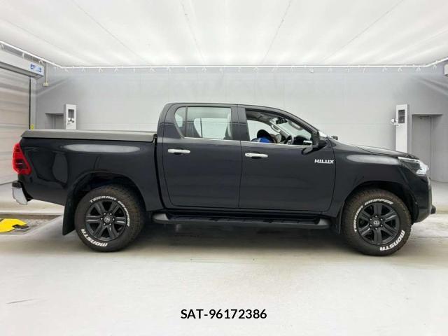 Toyota HILUX 2022-02 8284377-8