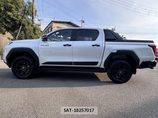 Toyota HILUX 2026-08 8284532-11