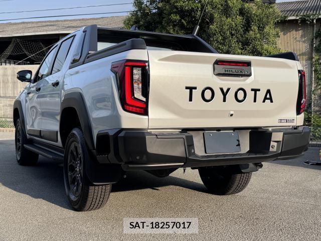 Toyota HILUX 2026-08 8284532-16