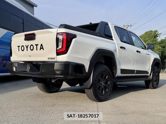 Toyota HILUX 2026-08 8284532-4
