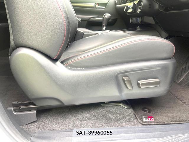 Toyota HILUX 2024-01 8285077-6