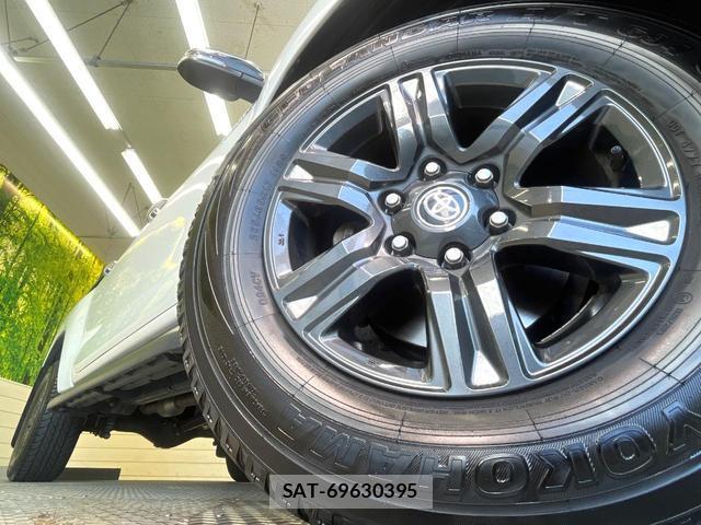 Toyota HILUX 2023-07 8285464-12