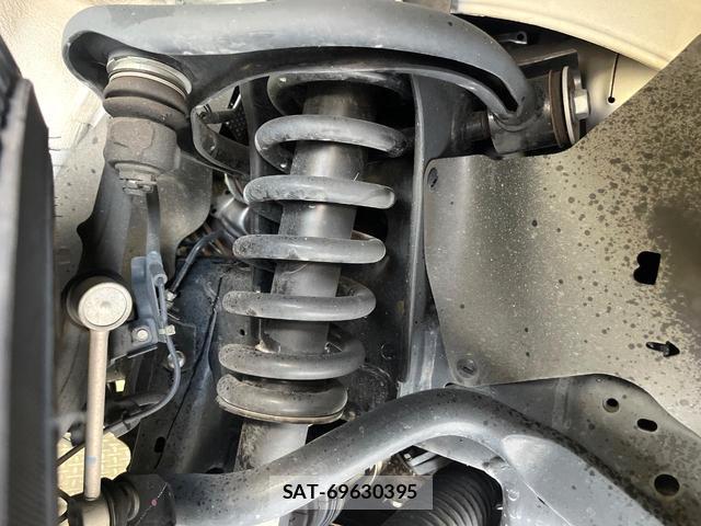 Toyota HILUX 2023-07 8285464-19