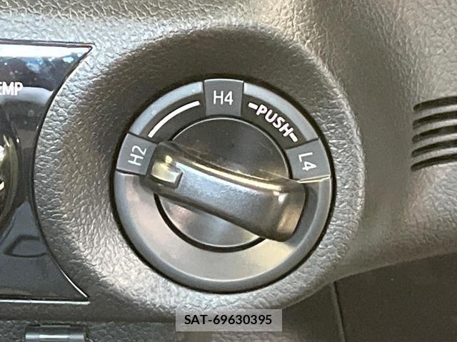 Toyota HILUX 2023-07 8285464-5