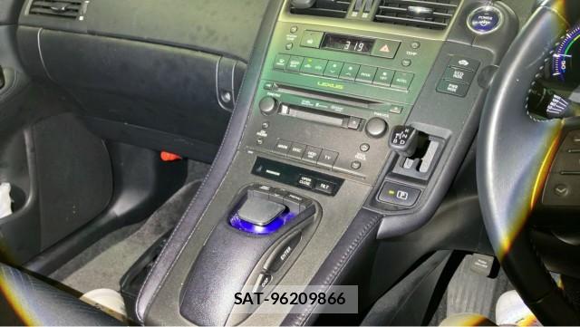 Lexus HS 2011-04 8280678-14