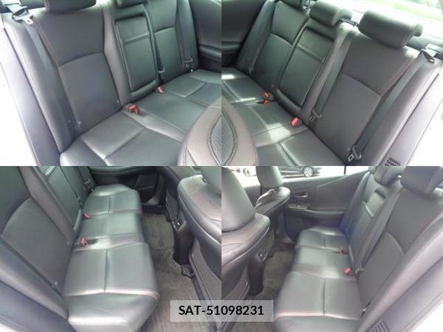 Lexus HS 2015-05 8282989-13