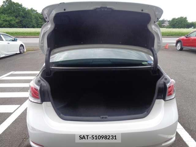 Lexus HS 2015-05 8282989-15