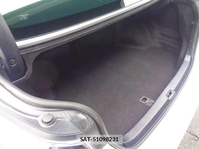 Lexus HS 2015-05 8282989-16