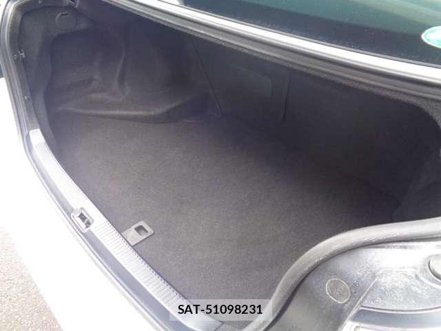 Lexus HS 2015-05 8282989-17