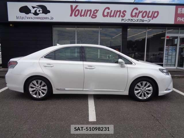 Lexus HS 2015-05 8282989-2