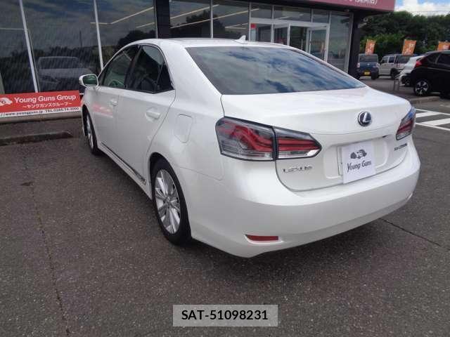 Lexus HS 2015-05 8282989-3