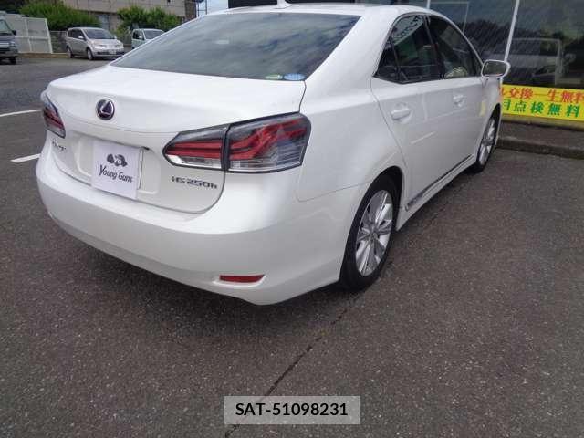 Lexus HS 2015-05 8282989-4