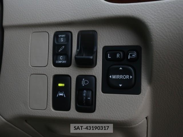 Toyota IPSUM 2005-06 8277585-16