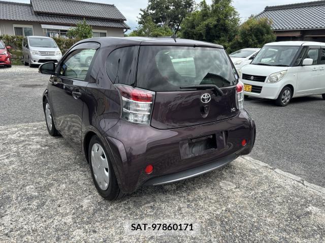 Toyota IQ 2012-05 8280351-1