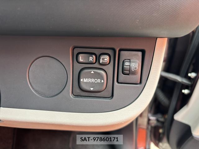 Toyota IQ 2012-05 8280351-10