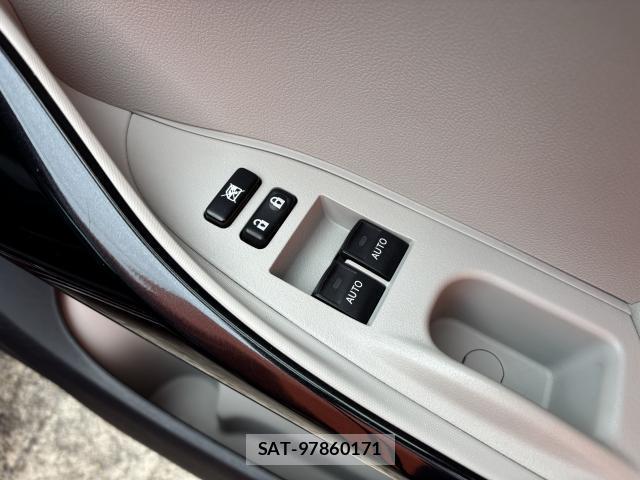Toyota IQ 2012-05 8280351-13