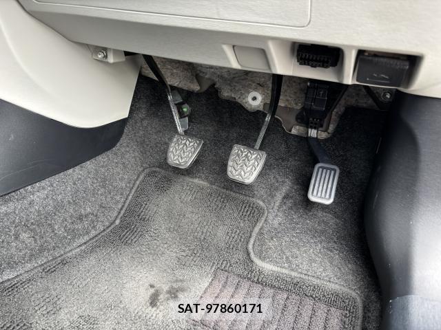 Toyota IQ 2012-05 8280351-9