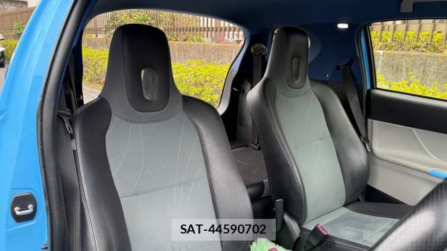 Toyota IQ 2014-01 8281895-5