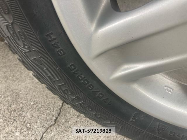 Toyota IQ 2013-07 8284270-11
