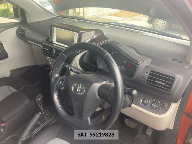 Toyota IQ 2013-07 8284270-14