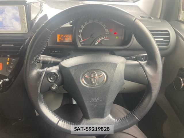 Toyota IQ 2013-07 8284270-18