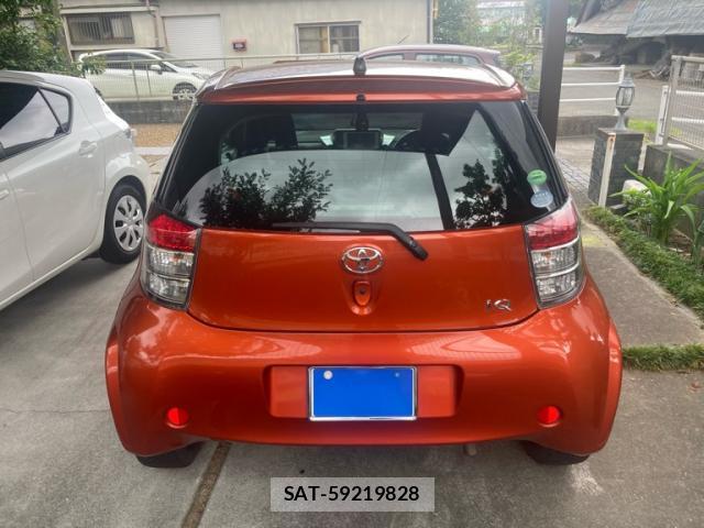 Toyota IQ 2013-07 8284270-2