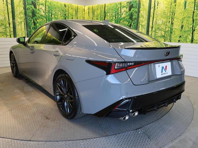 Lexus IS 2024-04 8276680-18