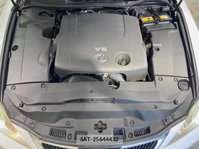 Lexus IS 2009-08 8276682-17