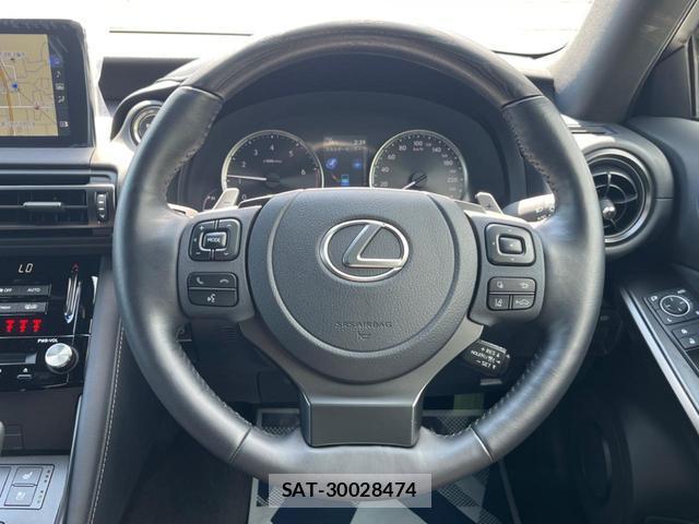 Lexus IS 2023-06 8277328-10