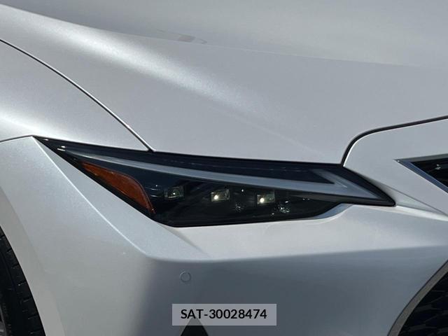 Lexus IS 2023-06 8277328-11