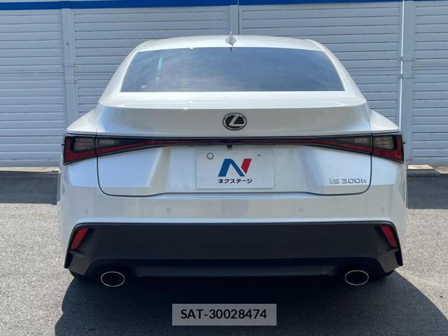 Lexus IS 2023-06 8277328-14
