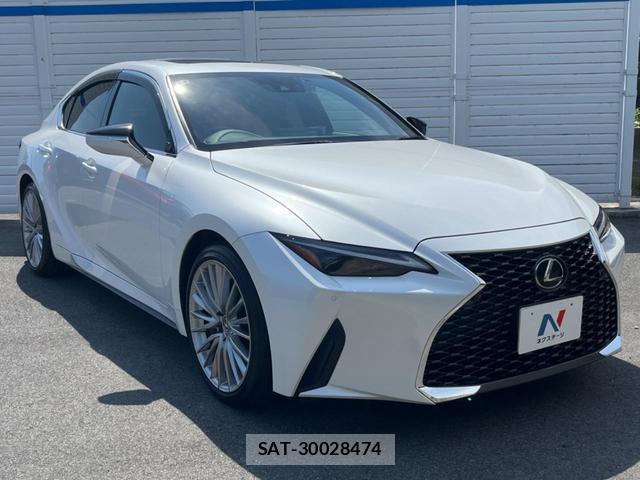 Lexus IS 2023-06 8277328-15