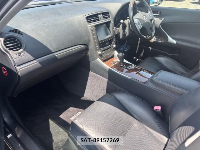 Lexus IS 2012-01 8278993-3