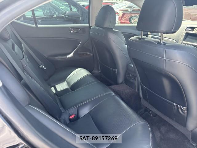 Lexus IS 2012-01 8278993-4