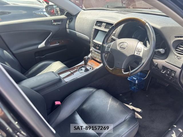 Lexus IS 2012-01 8278993-9