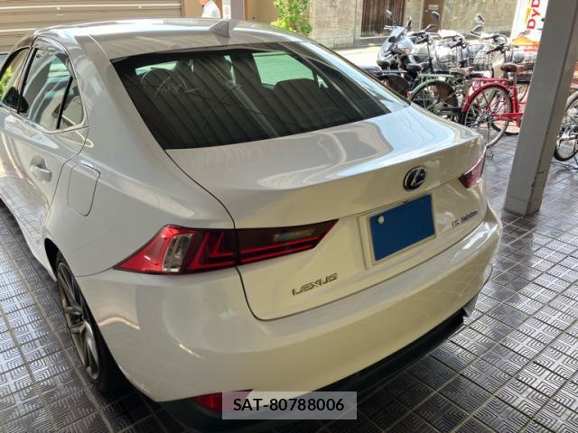 Lexus IS 2014-05 8279937-1