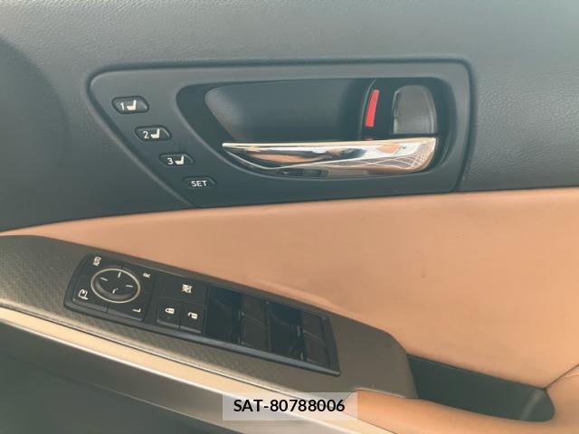 Lexus IS 2014-05 8279937-16