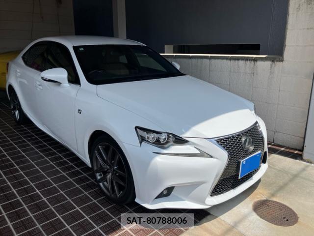 Lexus IS 2014-05 8279937-2
