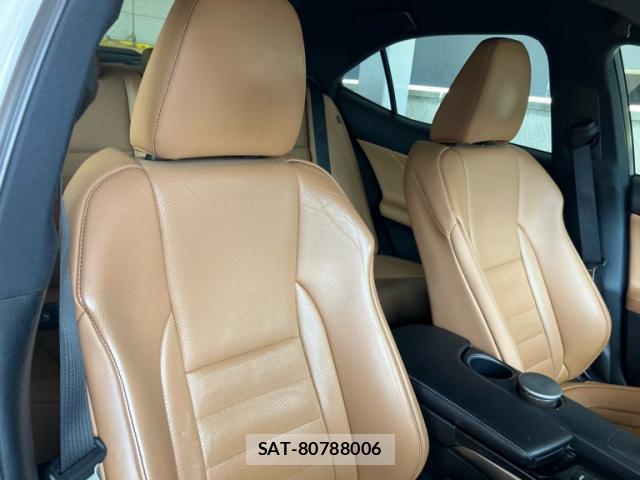 Lexus IS 2014-05 8279937-3