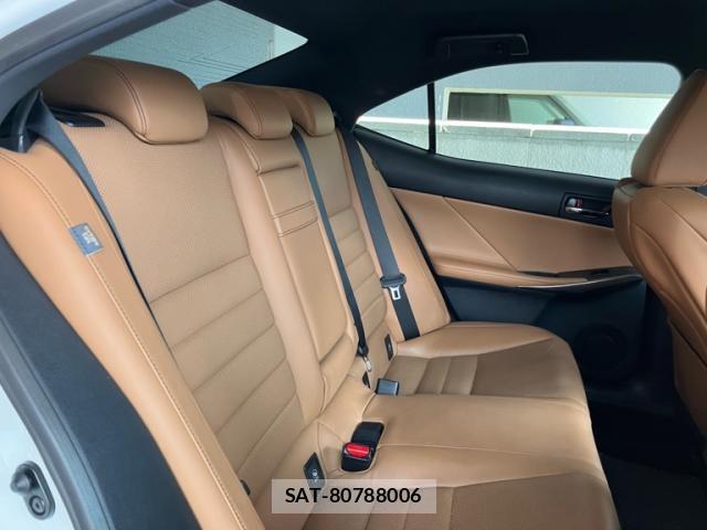Lexus IS 2014-05 8279937-4