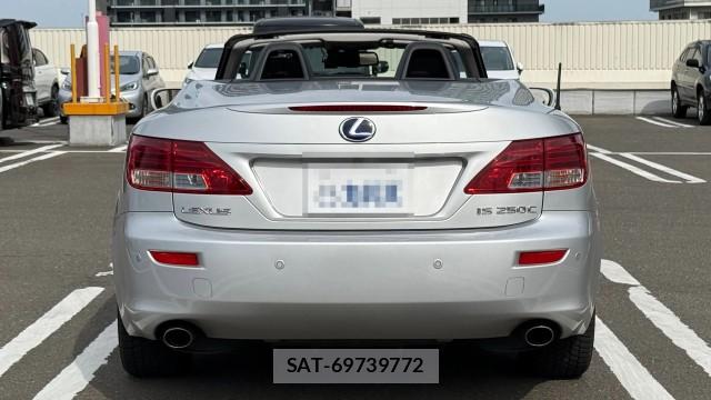 Lexus IS 2010-02 8281128-1