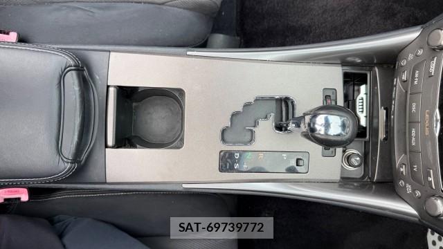 Lexus IS 2010-02 8281128-14