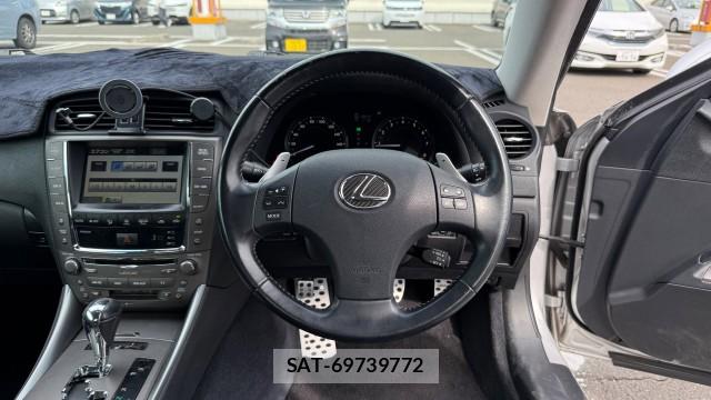 Lexus IS 2010-02 8281128-15