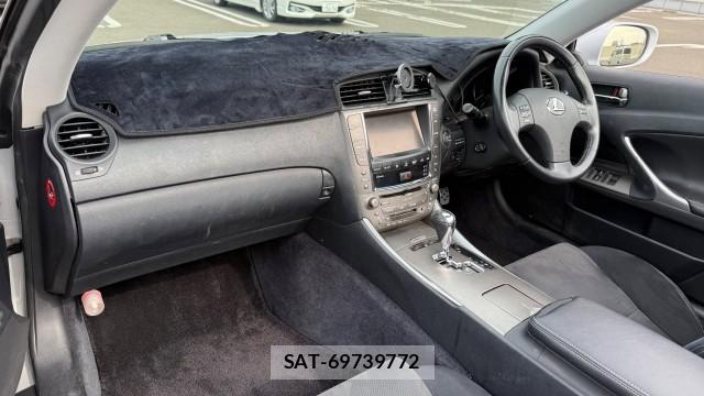 Lexus IS 2010-02 8281128-2
