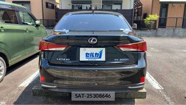 Lexus IS 2018-11 8281132-1