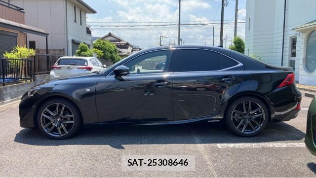 Lexus IS 2018-11 8281132-10