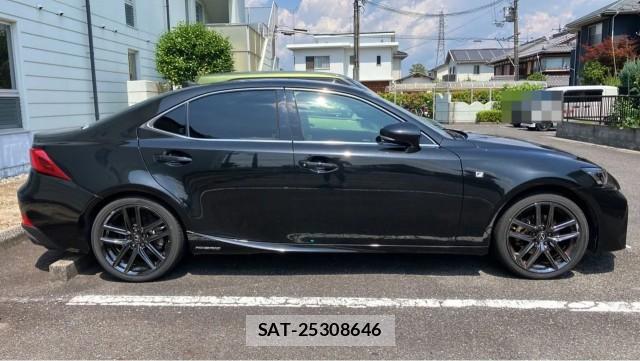 Lexus IS 2018-11 8281132-3