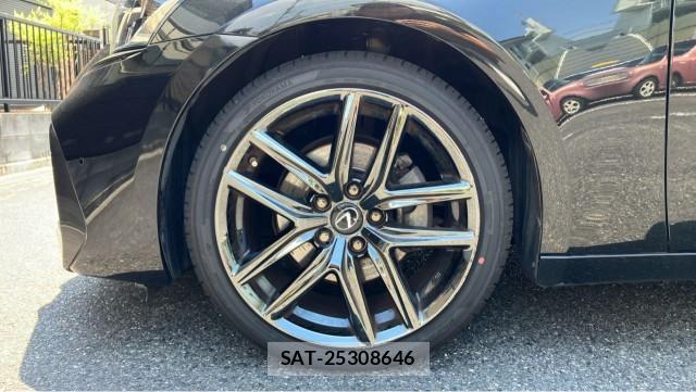 Lexus IS 2018-11 8281132-8
