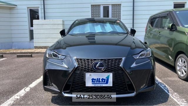 Lexus IS 2018-11 8281132-9