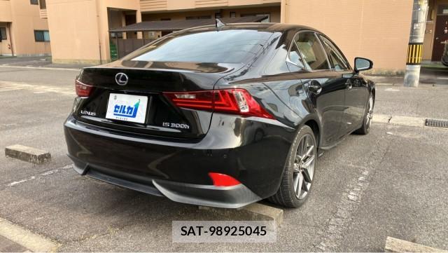 Lexus IS 2013-07 8281353-12